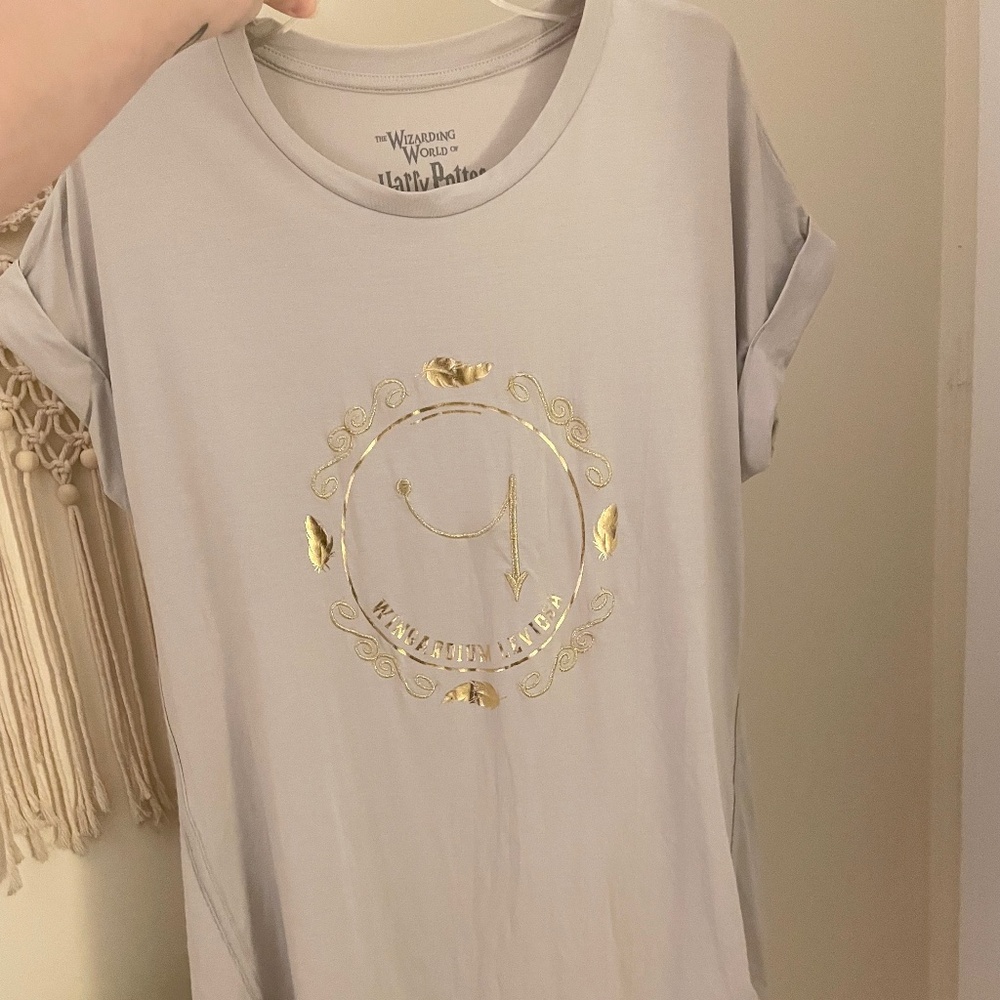 NWOT Universal Studios Magical Spells Wingardium Leviosa Women's T-Shirt - Picture 5 of 7